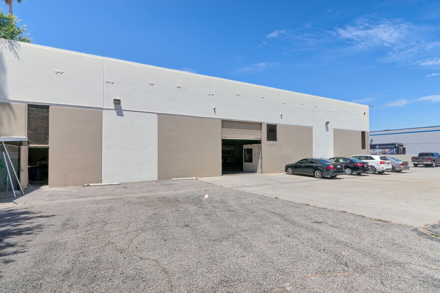 More Photos Of 6400 Variel Ave, Woodland Hills Manufacturing For Lease