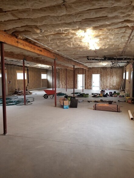 More Photos Of 2302 Gar Hwy, Swansea Storefront Retail Office For Lease