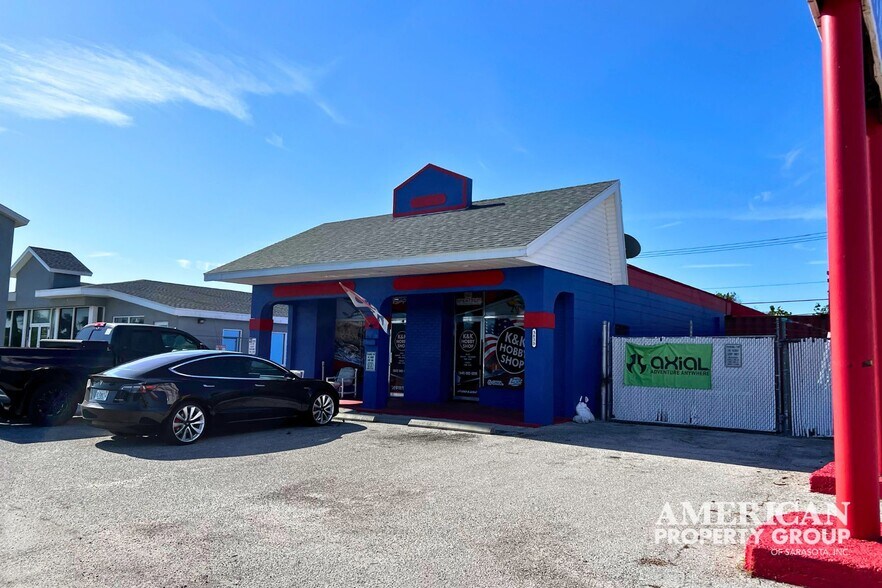 More Photos Of 3835 Tamiami Trl, Port Charlotte Freestanding For Sale