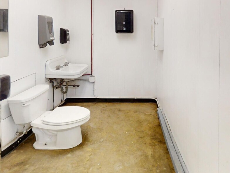 More Photos Of 138 E 12th St, Erie Freestanding For Lease