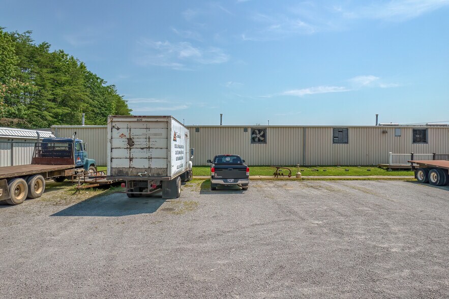 More Photos Of 801 Larry Byrd Rd, Kingston Light Distribution For Sale