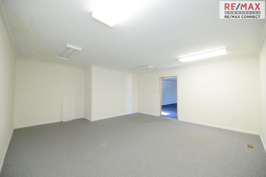 More Photos Of 5333 George Washington Mem Hwy, Yorktown Freestanding For Lease