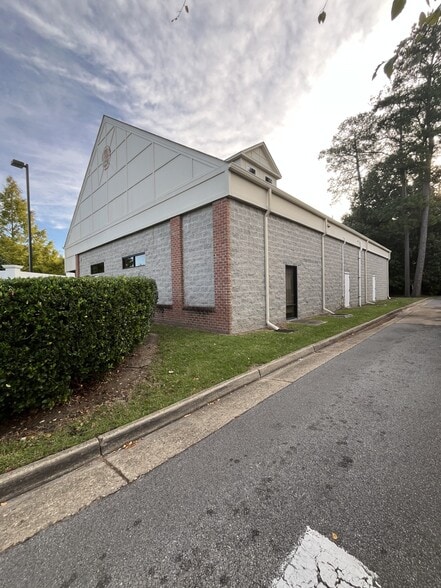 More Photos Of 3207 Churchland Blvd, Chesapeake Office For Sale