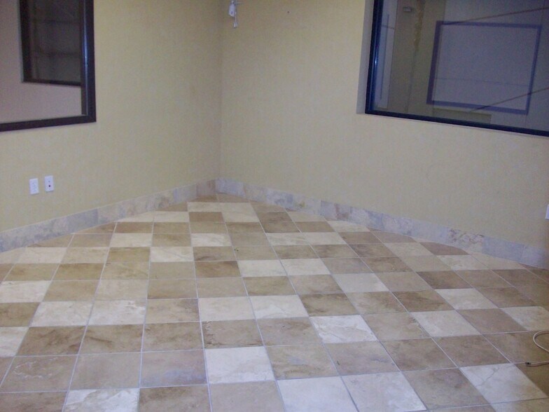 More Photos Of 1440 Jet Stream Dr, Henderson Airplane Hangar For Sale