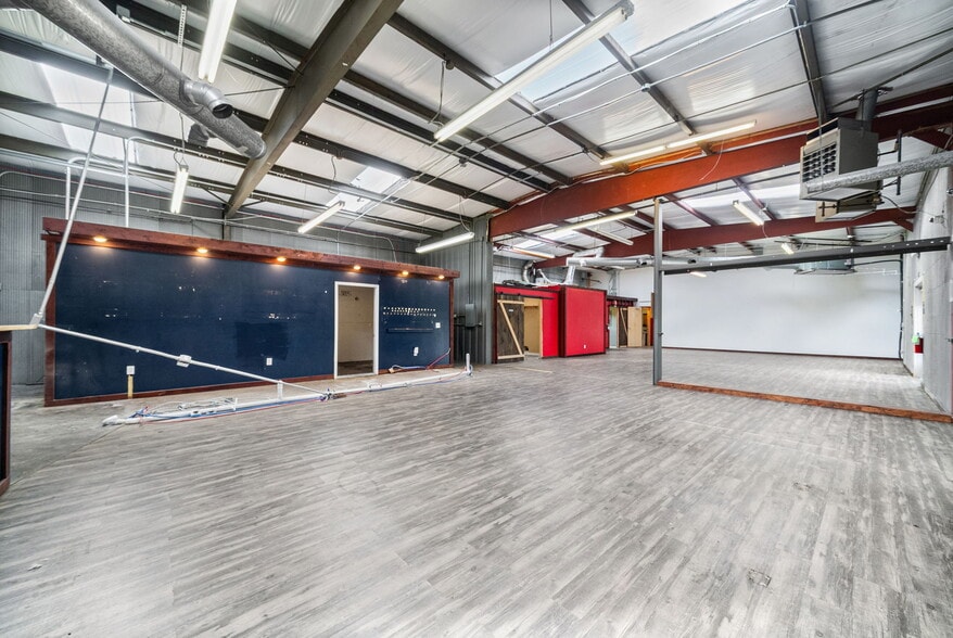 More Photos Of 1761 Jardco Dr, Clarksville Warehouse For Lease