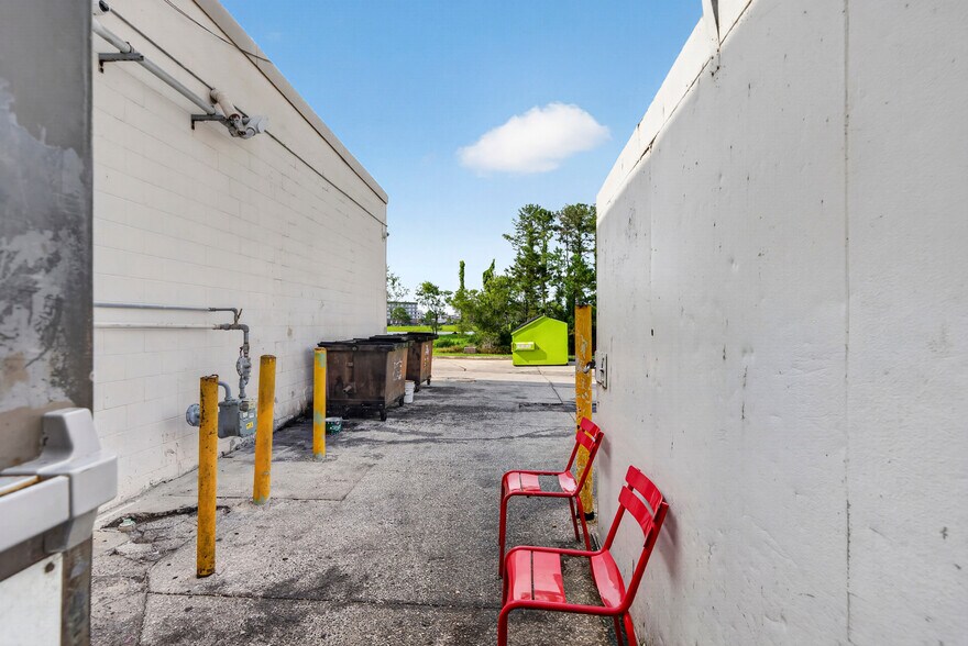 More Photos Of 14286 Beach Blvd, Jacksonville Beach General Retail For Sale