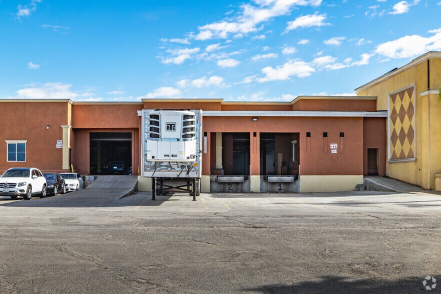 More Photos Of 9441-9477 N Opal Ave, Mentone Distribution For Lease