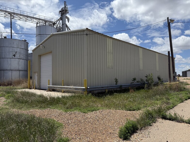 More Photos Of 743 W US Highway 70, Plainview Industrial For Sale