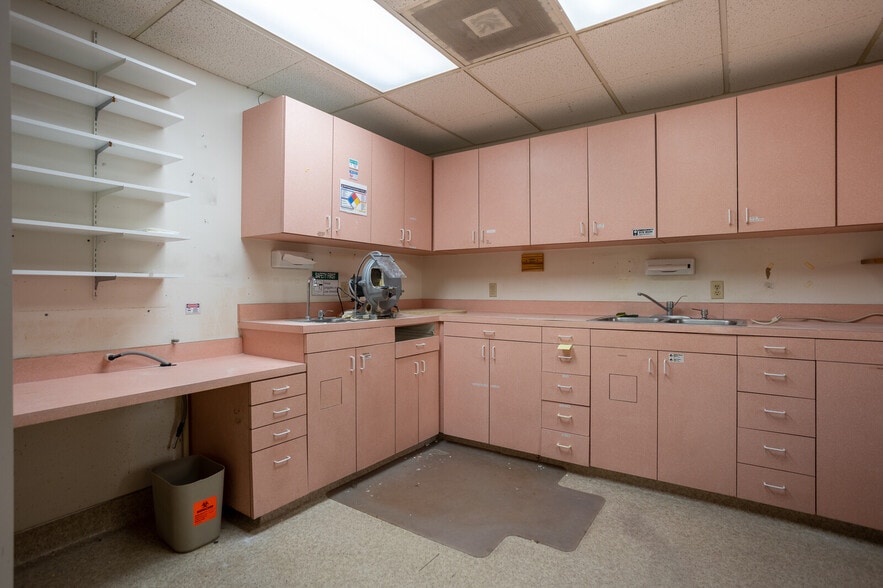 More Photos Of 15835 Pomerado Rd, Poway Unknown For Lease