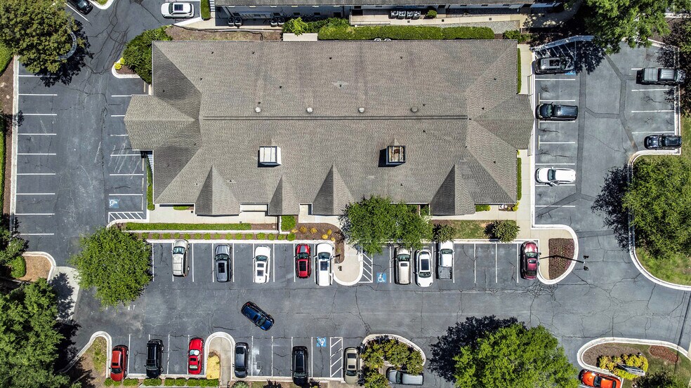 More Photos Of 1250 Upper Hembree Rd, Roswell Medical For Lease