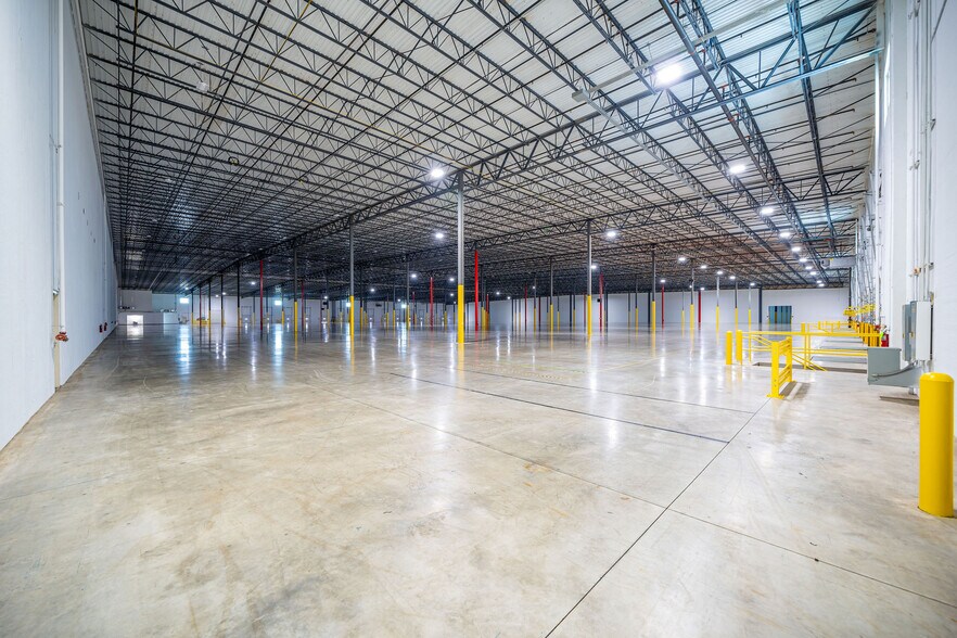 More Photos Of 5415 Centerpoint Pky, Groveport Distribution For Lease