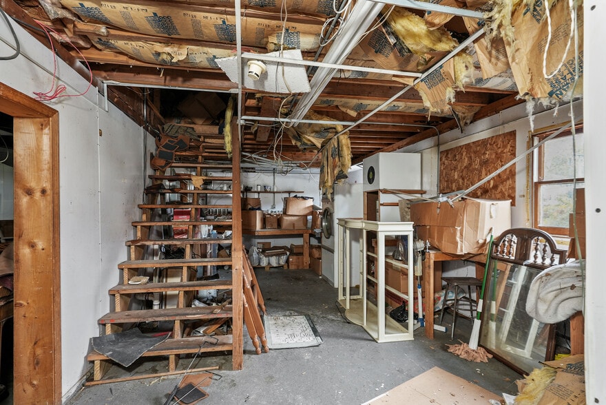 More Photos Of 45 Old Flat River, Coventry Manufacturing For Sale