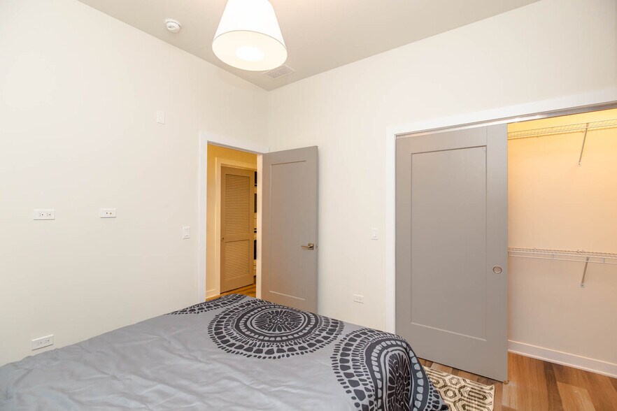 More Photos Of 1553 N Wells St, Chicago Apartments For Sale