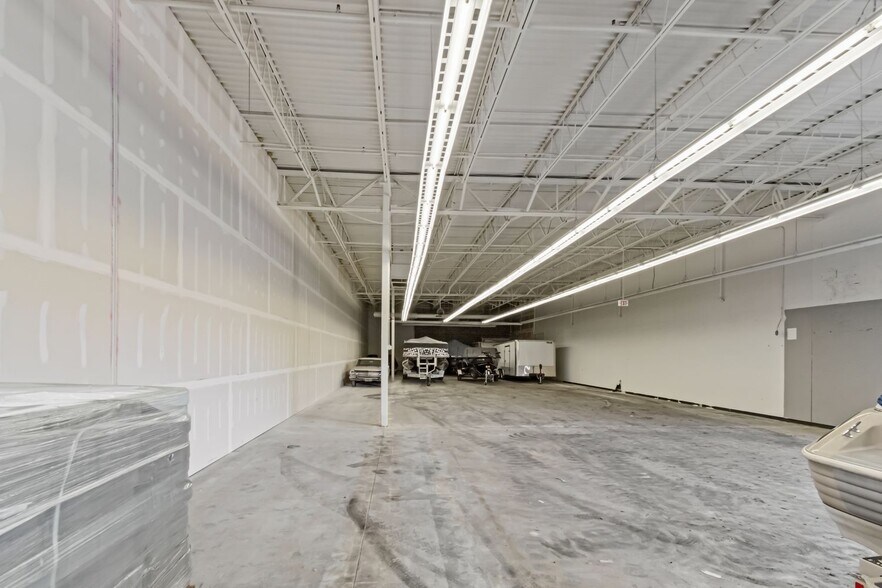 More Photos Of 4311 E Lincolnway, Sterling Unknown For Lease
