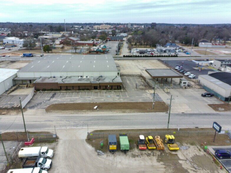 More Photos Of 131 Pepsi Ln, Fayetteville Distribution For Lease