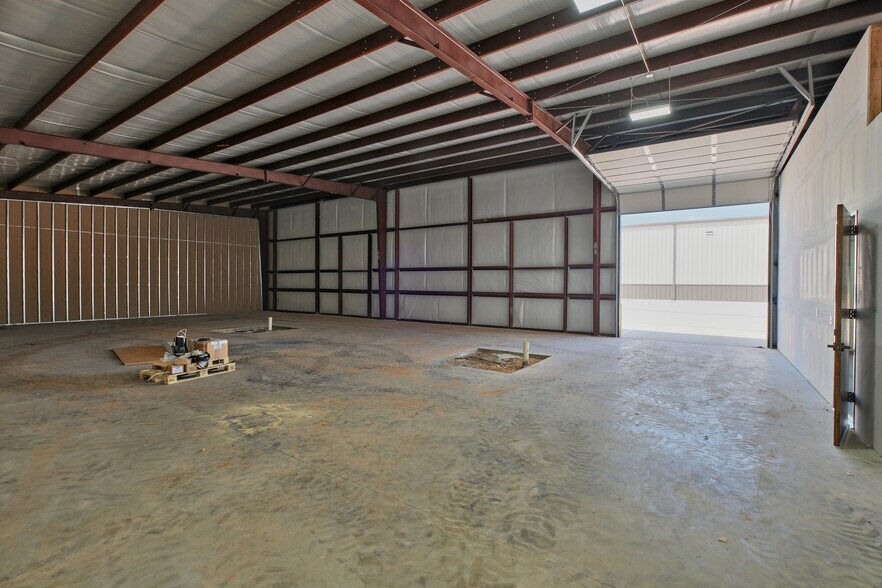 More Photos Of 30130 Dobbin Huffsmith Rd, Magnolia Distribution For Sale