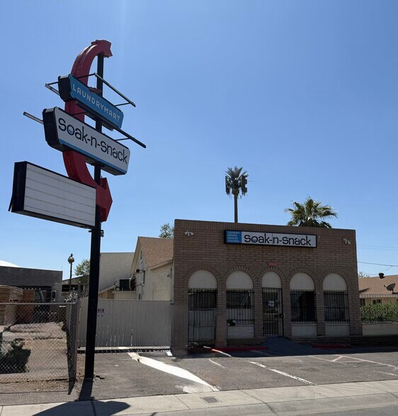 More Photos Of 1605 W Latham St, Phoenix Convenience Store For Lease