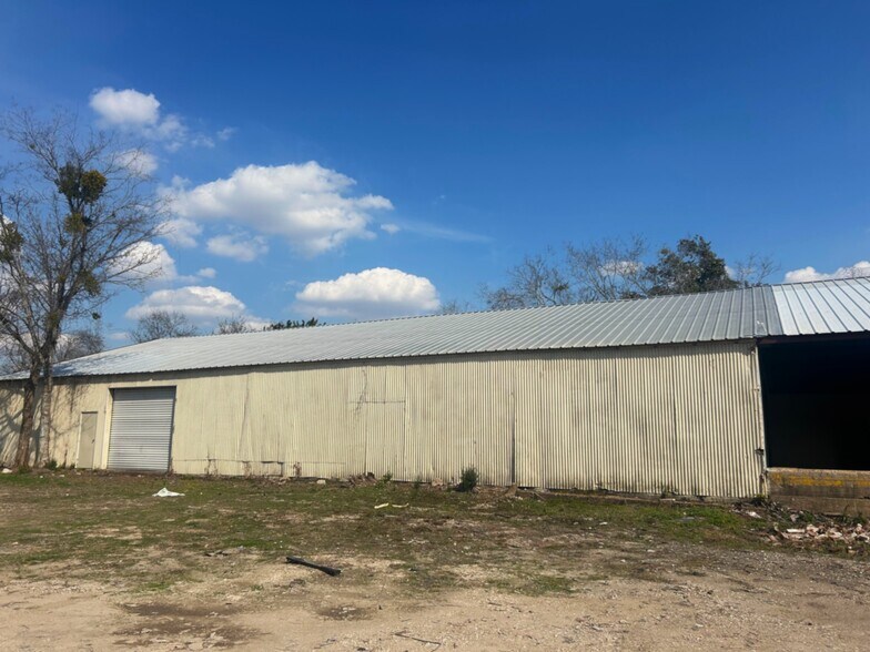 More Photos Of 15023 Main St, Houston Warehouse For Lease