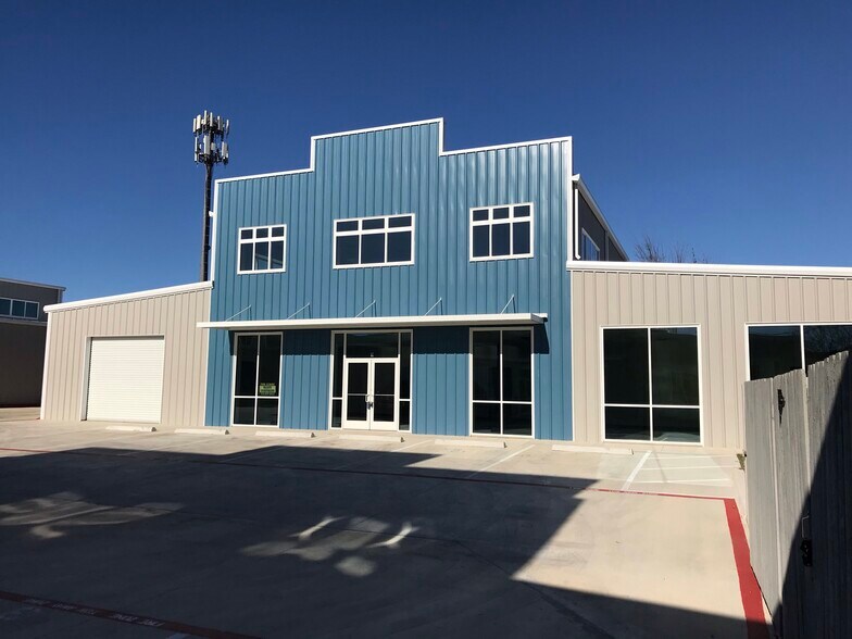 More Photos Of 11215 Conroy Ln, Austin Showroom For Lease