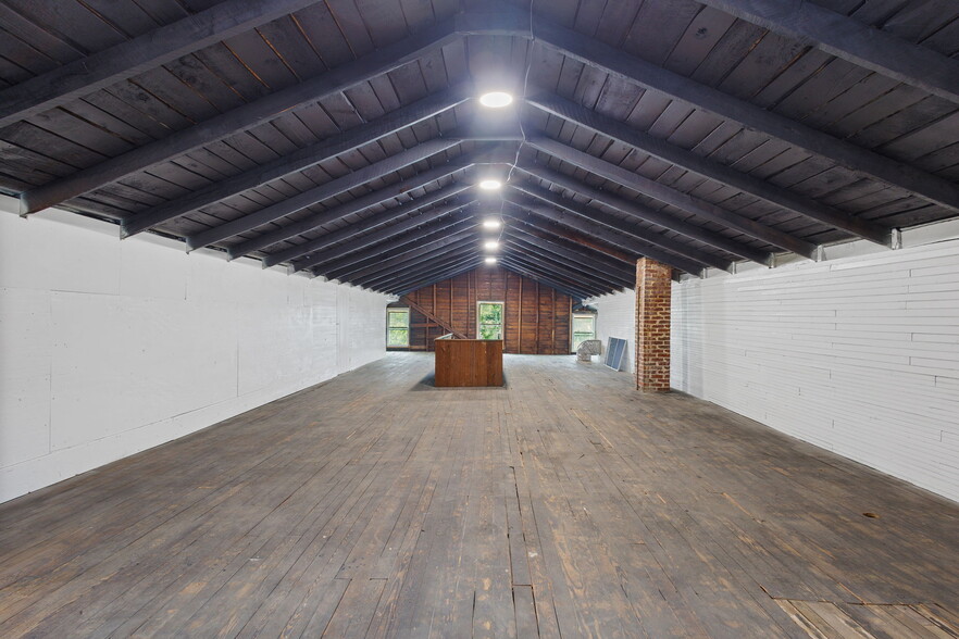More Photos Of 8519 Chestnut Ave, Bowie Storefront For Sale