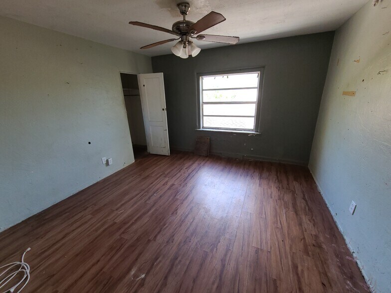 More Photos Of 330 Madison Ave, Daytona Beach Bar For Sale