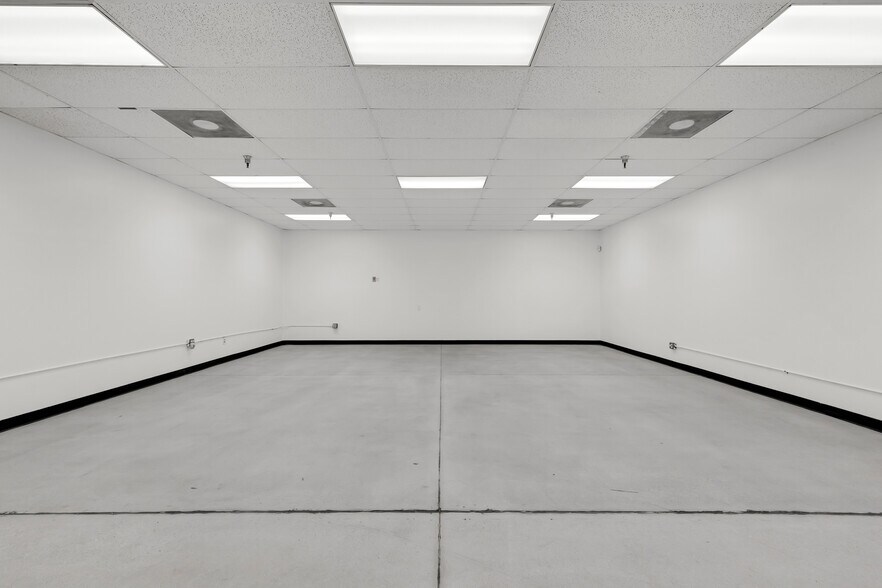 More Photos Of 1925-1963 Barber Rd, Sarasota Warehouse For Sale