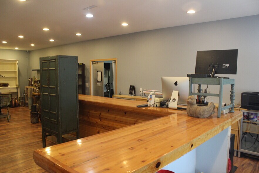 More Photos Of 80920 County Road 46, Hayward Showroom For Sale