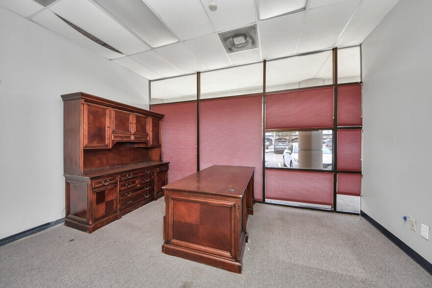 More Photos Of 10019 Main St, Houston Office For Lease