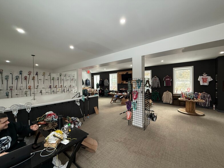 More Photos Of 11 Pottery Rd, Sullivan Unknown For Lease