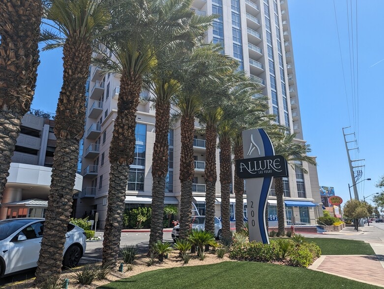 More Photos Of 200 W Sahara Ave, Las Vegas Apartments For Sale