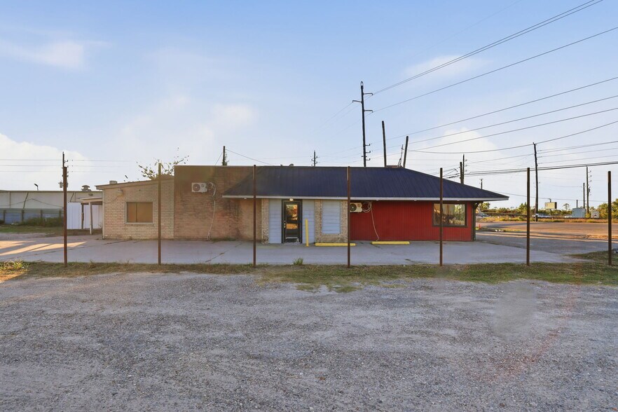 More Photos Of 17422 Beaumont Hwy, Houston Restaurant For Sale