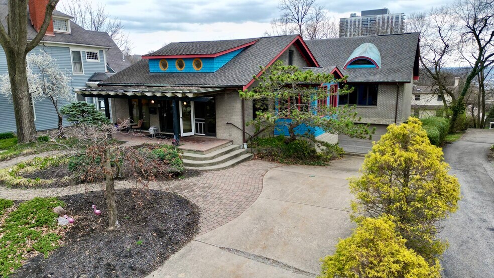 More Photos Of 2150 Alpine Pl, Cincinnati Office Residential For Lease