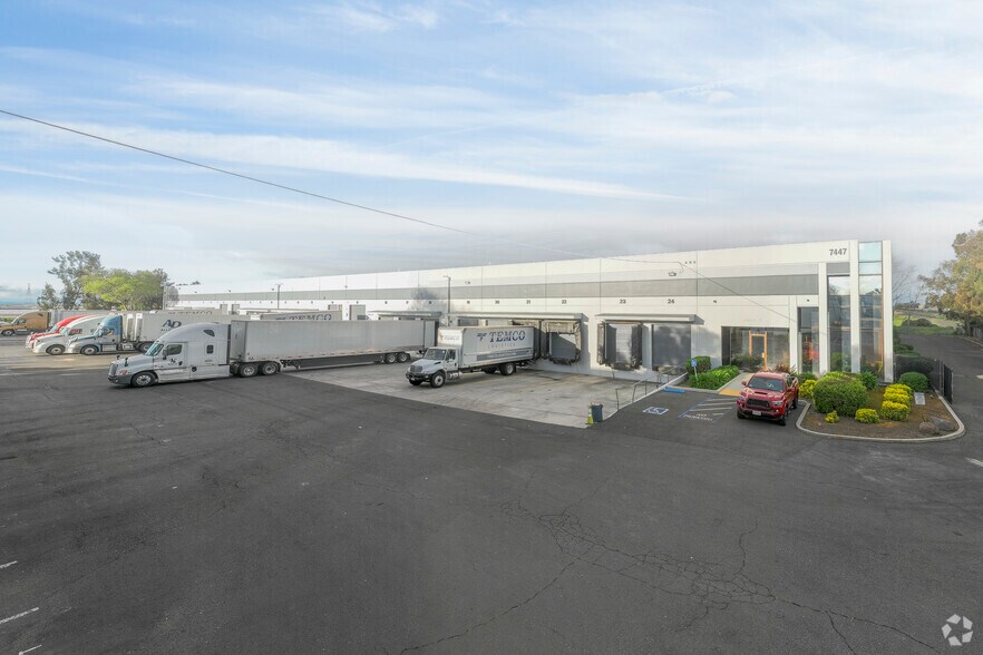 More Photos Of 7447 Morton Ave, Newark Manufacturing For Lease