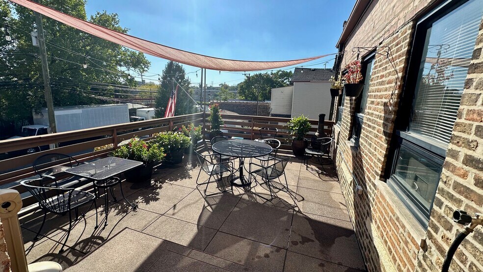 More Photos Of 2041-2049 W Grand Ave, Chicago Loft Creative Space For Lease