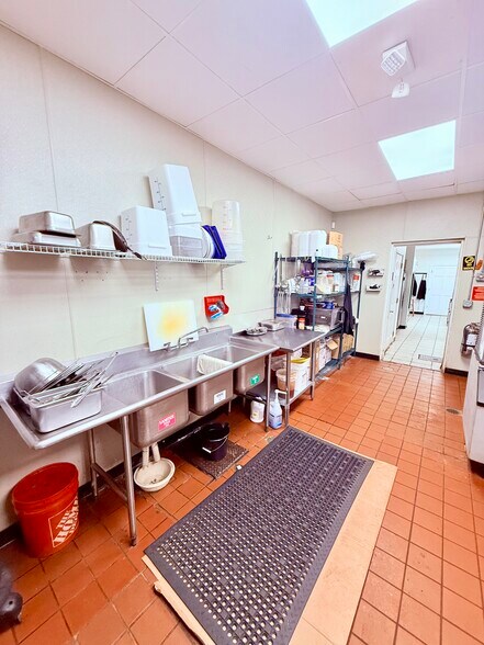 More Photos Of 1187 S Gratiot Ave, Clinton Township Restaurant For Lease