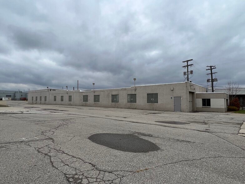 More Photos Of 11530 Stephens Rd, Warren Warehouse For Lease