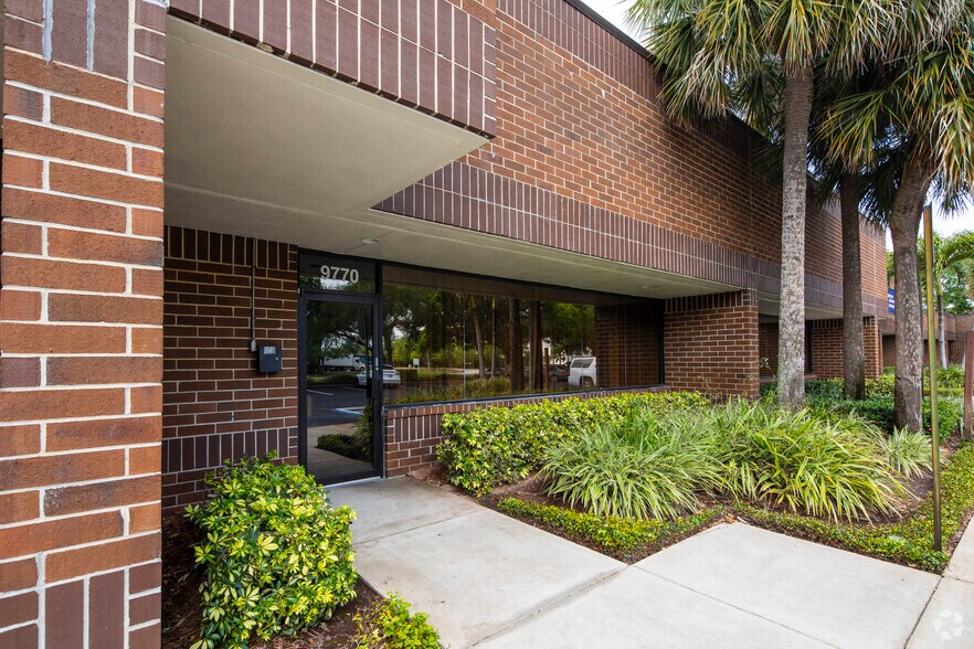 More Photos Of 9412-9424 International Ct N, Saint Petersburg Unknown For Lease