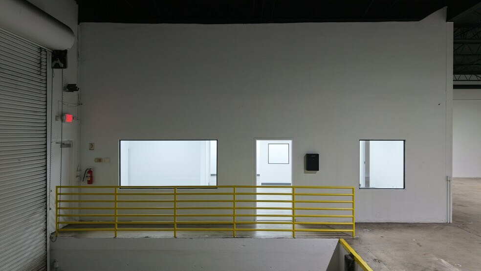 More Photos Of 16401-16413 NW 8th Ave, Miami Distribution For Lease