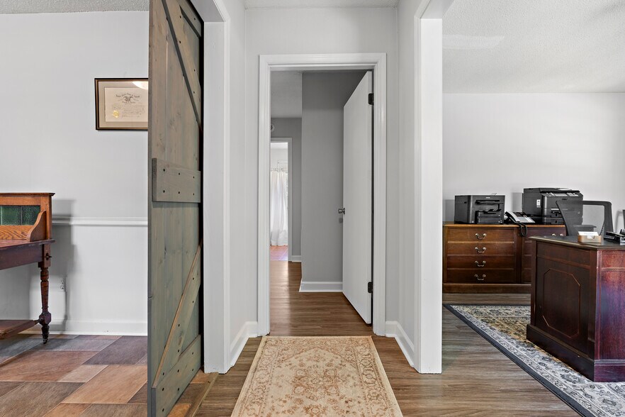 More Photos Of 104 Round Knob Rd, Lexington Office For Sale