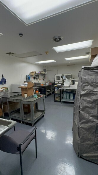 More Photos Of 1516 Virginia Ave, Baldwin Park Industrial For Sale