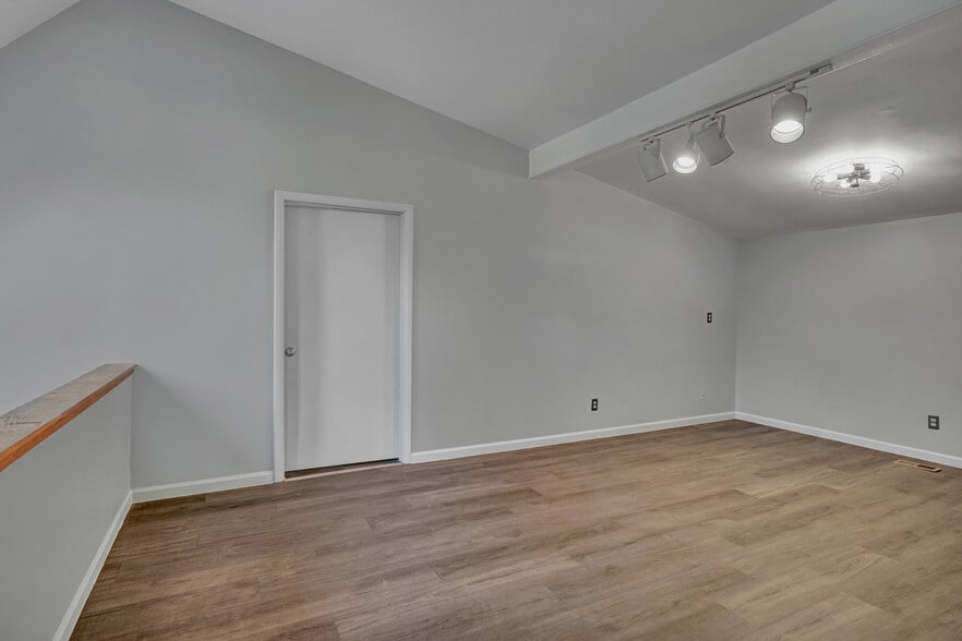 More Photos Of 1026 State St, Port Huron Freestanding For Sale