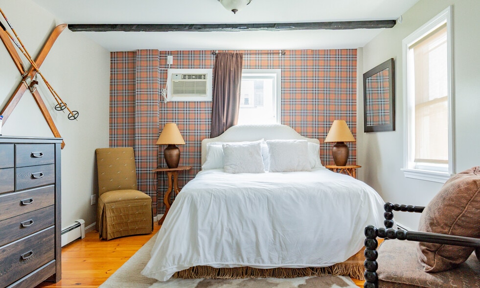 More Photos Of 157 Main St, Belgrade Hotel For Sale