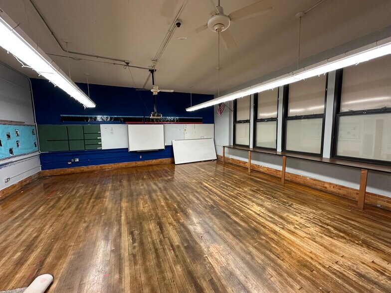 More Photos Of 1100 E Kearney St, Springfield Schools For Sale