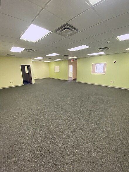 More Photos Of 109 Platinum Dr, Bridgeport Office For Lease