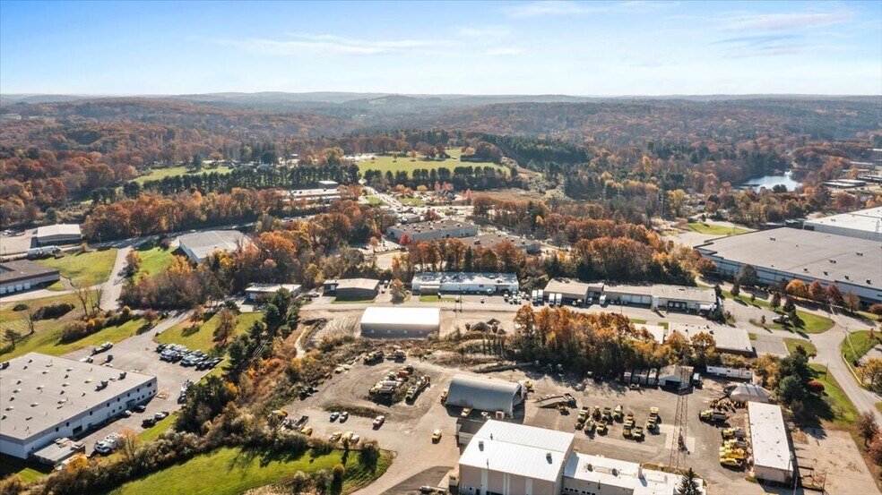 More Photos Of 15 Technology Dr, Auburn Warehouse For Lease