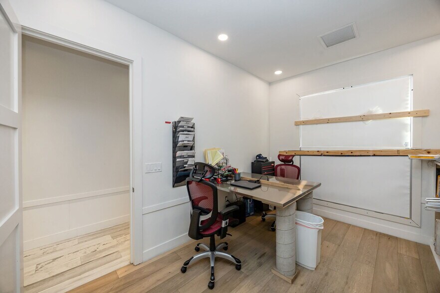 More Photos Of 1011-1065 5th Ave N, Naples Office Residential For Sale