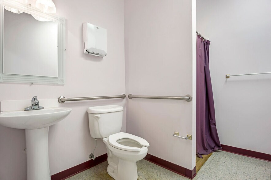 More Photos Of 43 Office Park Dr, Jacksonville Medical For Lease