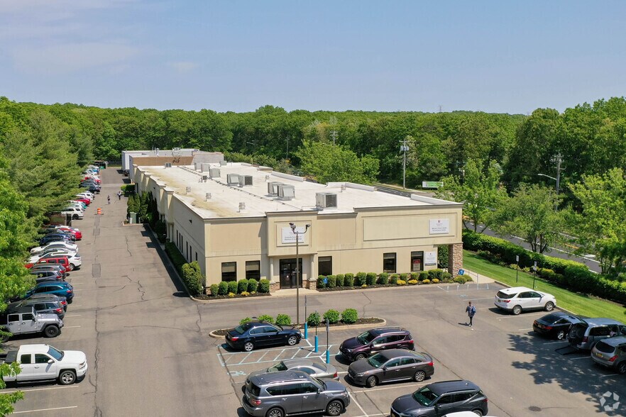 More Photos Of 140 Belle Meade Rd, Setauket Medical For Lease