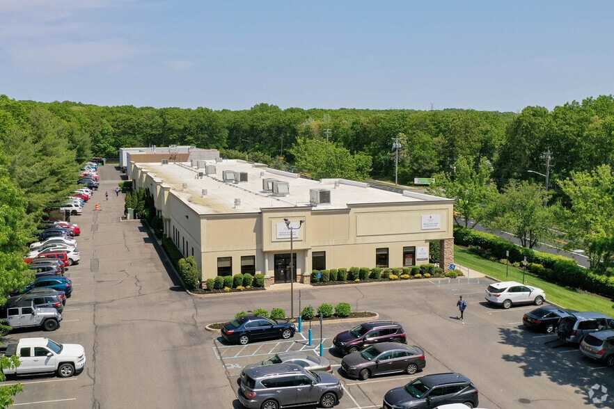 More Photos Of 140 Belle Meade Rd, Setauket Medical For Lease