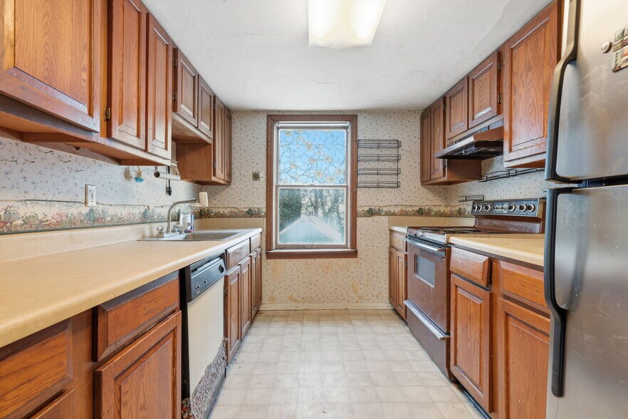 More Photos Of 2695 Main St, Lawrence Apartments For Sale